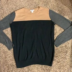 *Women’s Sweater shirt*